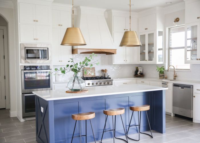 Blue and white kitchen decor