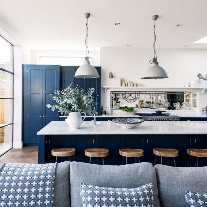 Blue and white kitchen decor