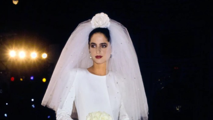 Bella wedding dress carolina herrera