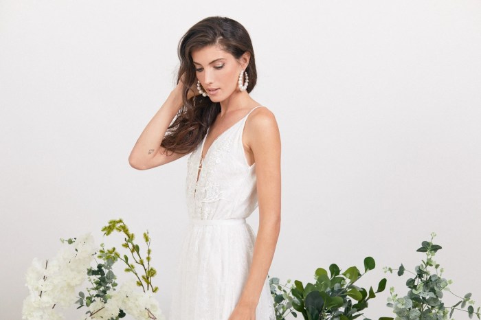 Backless boho wedding dresses